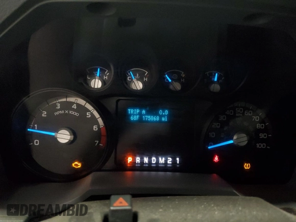 2015 Ford F-250 XLT with VIN 1FTBF2B63FEC85857, listed as a Copart auction lot 59129435 with 175,868 mi miles and Clean title. Bid and sale history available at DreamBid. Image 9.