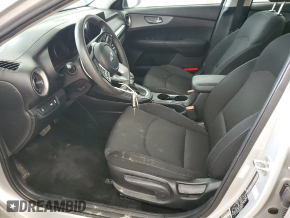 2021 Kia Forte LXS z VIN 3KPF24AD3ME399979, wystawiony jako Copart lot #58236575 z przebiegiem 83 087 mil mil oraz Czysty tytuł • Clean title. Historia ofert i sprzedaży dostępna na DreamBid. Obrazek 7.