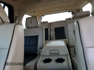 2010 Lincoln Navigator z VIN 5LMJJ2H55AEJ00251, wystawiony jako Copart lot #57024045 z przebiegiem 225 918 mil mil oraz Czysty tytuł • Clean title. Historia ofert i sprzedaży dostępna na DreamBid. Obrazek 10.