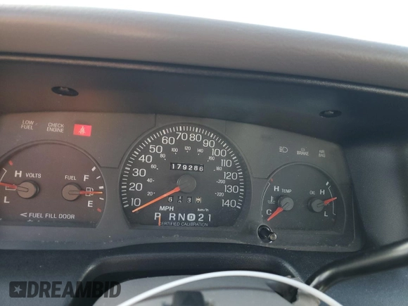 1998 Ford Crown Victoria Police z VIN 2FAFP71W9WX149346, wystawiony jako Copart lot #79121214 z przebiegiem 179 286 mil mil oraz Tytuł czysty. Historia ofert i sprzedaży dostępna na DreamBid. Obrazek 9.