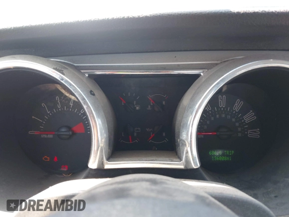 2005 Ford Mustang GT Deluxe z VIN 1ZVFT82H155200458, wystawiony jako IAAI lot #42273923 z przebiegiem 136 008 mil mil oraz . Historia ofert i sprzedaży dostępna na DreamBid. Obrazek 7.
