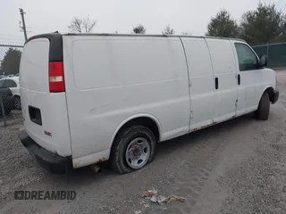 2007 GMC Savana Cargo Van with VIN 1GTGG29V771108284, listed as a IAAI auction lot 41483293 with 253,294 mi miles. Bid and sale history available at carsss.com. Image 4.