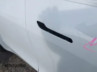 2022 Tesla Model Y Long Range z VIN 7SAYGDEE0NF435252, wystawiony jako IAAI lot #41449612 z przebiegiem 48 671 mil mil oraz . Historia ofert i sprzedaży dostępna na DreamBid. Obrazek 20.
