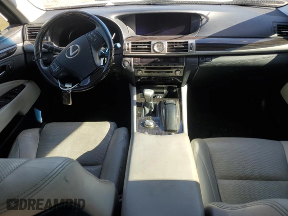 2016 Lexus LS 460 z VIN JTHBL5EFXG5140241, wystawiony jako Copart lot #56105015 z przebiegiem 73 375 mil mil oraz Szkoda całkowita • Salvage title. Historia ofert i sprzedaży dostępna na DreamBid. Obrazek 8.