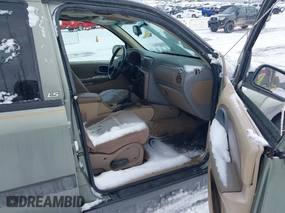 2004 Chevrolet TrailBlazer EXT LT with VIN 1GNET16S246106682, listed as a IAAI auction lot 41552215 with 250,507 mi miles. Bid and sale history available at carsss.com. Image 5.