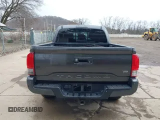 2017 Toyota Tacoma SR5 with VIN 3TMCZ5AN3HM113332, listed as a IAAI auction lot 41757467 with 199,846 mi miles. Bid and sale history available at carsss.com. Image 17.