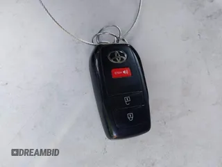 2022 Toyota Corolla Cross LE z VIN 7MUCAABG3NV030906, wystawiony jako IAAI lot #42475640 z przebiegiem 119 135 mil mil oraz . Historia ofert i sprzedaży dostępna na DreamBid. Obrazek 11.