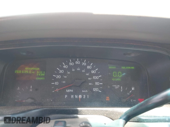 1999 Lincoln Town Car Signature with VIN 1LNHM82W0XY710627, listed as a IAAI auction lot 42440024 with 268,639 mi miles and . Bid and sale history available at DreamBid. Image 7.