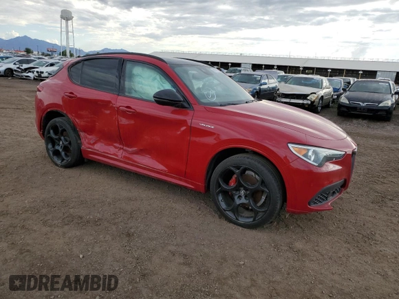 2022 Alfa Romeo Stelvio Veloce z VIN ZASPAKBNXN7D24109, wystawiony jako Copart lot #61717184 z przebiegiem 9 095 mil mil oraz Szkoda całkowita • Salvage title. Historia ofert i sprzedaży dostępna na DreamBid. Obrazek 4.
