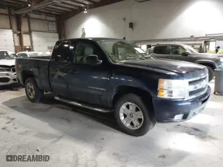2009 Chevrolet Silverado 1500 LTZ with VIN 1GCEK39J19Z274622, listed as a IAAI auction lot 41352625 with 213,255 mi miles. Bid and sale history available at carsss.com. Image 1.