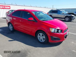 2014 Chevrolet Sonic LT z VIN 1G1JC5SHXE4203739, wystawiony jako IAAI lot #42030758 z przebiegiem 112 438 mil mil oraz . Historia ofert i sprzedaży dostępna na DreamBid. Obrazek 1.