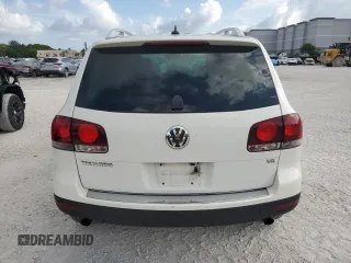 2008 Volkswagen Touareg V6 z VIN WVGBE77L78D052289, wystawiony jako Copart lot #58817765 z przebiegiem 139 818 mil mil oraz Tytuł czysty. Historia ofert i sprzedaży dostępna na DreamBid. Obrazek 6.