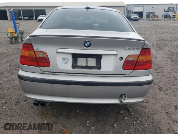 2005 BMW 3 Series 330i with VIN WBAEV53415KM42569, listed as a Copart auction lot 82333804 with 195,594 mi miles and Salvage Title. Bid and sale history available at carsss.com. Image 6.