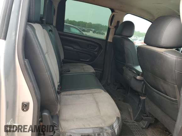 2017 Nissan Titan SV z VIN 1N6AA1EJ3HN575519, wystawiony jako Copart lot #59266955 z przebiegiem 189 743 mil mil oraz Czysty tytuł • Clean title. Historia ofert i sprzedaży dostępna na DreamBid. Obrazek 10.