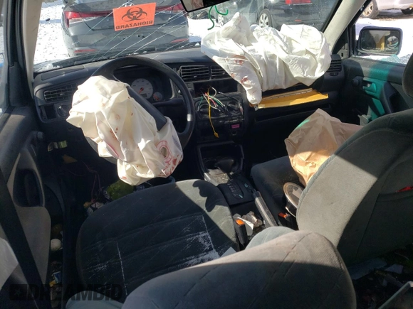 1998 Volkswagen Golf z VIN 3VWFA81H7WM245388, wystawiony jako Copart lot #51585355 z przebiegiem Nie podano mil oraz Nie do naprawy • Non repairable. Historia ofert i sprzedaży dostępna na DreamBid. Obrazek 8.