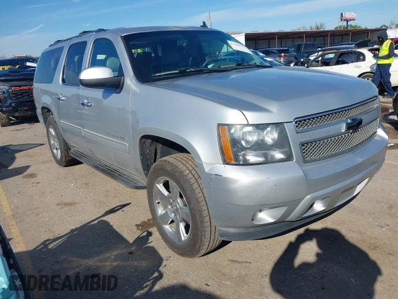 2014 Chevrolet Suburban LT with VIN 1GNSCJE0XER131638, listed as a IAAI auction lot 41305777 with 200,962 mi miles. Bid and sale history available at carsss.com. Image 1.