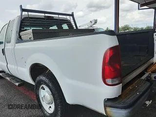 2005 Ford F-250 XL z VIN 1FTNX20585EB69766, wystawiony jako IAAI lot #42469690 z przebiegiem 151 197 mil mil oraz . Historia ofert i sprzedaży dostępna na DreamBid. Obrazek 24.