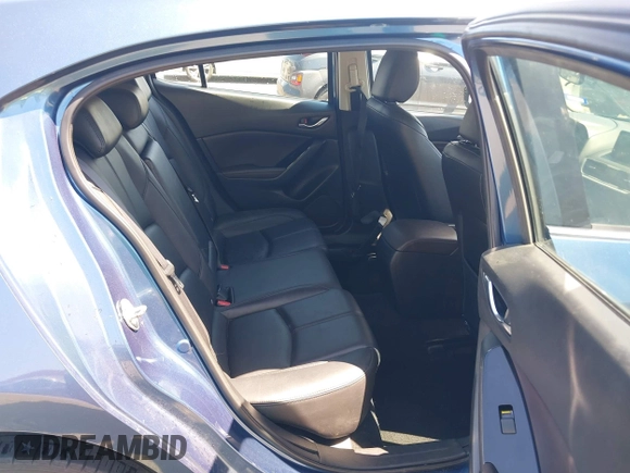 2018 Mazda 3 Touring z VIN 3MZBN1L38JM185142, wystawiony jako IAAI lot #42004450 z przebiegiem 172 096 mil mil oraz . Historia ofert i sprzedaży dostępna na DreamBid. Obrazek 8.
