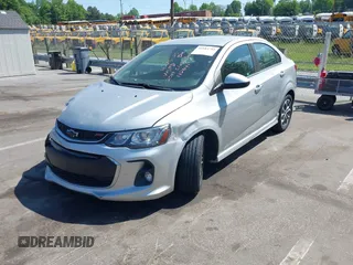 2019 Chevrolet Sonic LT z VIN 1G1JD5SB3K4112641, wystawiony jako IAAI lot #42183793 z przebiegiem 45 418 mil mil oraz . Historia ofert i sprzedaży dostępna na DreamBid. Obrazek 2.