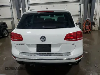 2017 Volkswagen Touareg Wolfsburg Edition z VIN WVGRF7BP7HD002143, wystawiony jako Copart lot #45328325 z przebiegiem 107 476 mil mil oraz Szkoda całkowita • Salvage title. Historia ofert i sprzedaży dostępna na DreamBid. Obrazek 6.