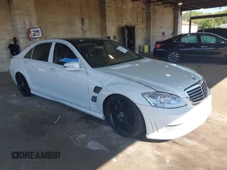 2008 Mercedes-Benz S 550 z VIN WDDNG86X88A230546, wystawiony jako IAAI lot #42234138 z przebiegiem 130 028 mil mil oraz . Historia ofert i sprzedaży dostępna na DreamBid. Obrazek 1.