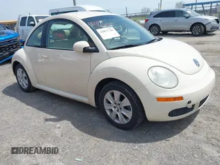 2009 Volkswagen New Beetle Coupe S with VIN 3VWPW31C89M502298, listed as a IAAI auction lot 42077755 with 113,045 mi miles. Bid and sale history available at carsss.com. Image 1.