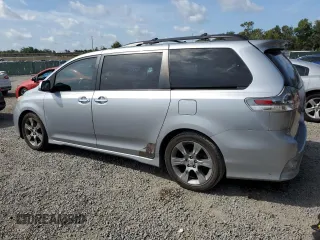 2013 Toyota Sienna SE с VIN 5TDXK3DC2DS383702, выставлен на аукционе Copart как лот 57618165 с пробегом 209 773 миль миль и Списание • Salvage title. История ставок и продаж доступна на DreamBid. Изображение 2.