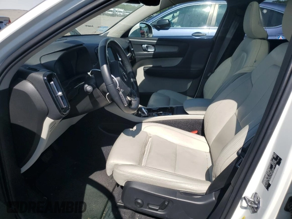 2020 Volvo XC40 Inscription z VIN YV4162UL1L2320498, wystawiony jako Copart lot #58047125 z przebiegiem 64 346 mil mil oraz Szkoda całkowita • Salvage title. Historia ofert i sprzedaży dostępna na DreamBid. Obrazek 7.