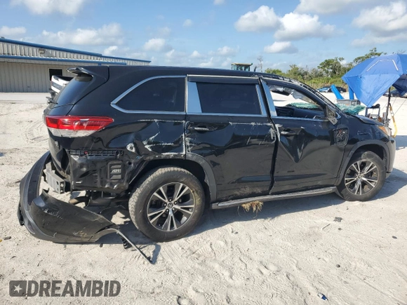 2018 Toyota Highlander LE with VIN 5TDZARFH8JS041397, listed as a Copart auction lot 60262295 with 92,526 mi miles and Salvage title. Bid and sale history available at DreamBid. Image 3.