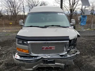 2018 GMC Savana Cargo with VIN 1GTW7AFG9J1326617, listed as a Copart auction lot 52071285 with 32,996 mi miles and Salvage Title. Bid and sale history available at carsss.com. Image 5.