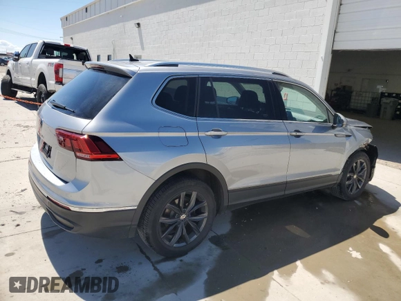 2024 Volkswagen Tiguan SE with VIN 3VV3B7AXXRM048869, listed as a Copart auction lot 56063825 with 30,881 mi miles and Clean title. Bid and sale history available at DreamBid. Image 3.