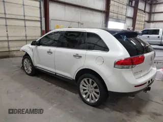 2013 Lincoln MKX z VIN 2LMDJ8JKXDBL29516, wystawiony jako IAAI lot #42108308 z przebiegiem 102 900 mil mil oraz . Historia ofert i sprzedaży dostępna na DreamBid. Obrazek 3.