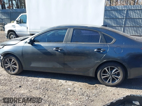 2022 Kia Forte LXS z VIN 3KPF24AD8NE464455, wystawiony jako IAAI lot #41710075 z przebiegiem 44 666 mil mil oraz . Historia ofert i sprzedaży dostępna na DreamBid. Obrazek 14.