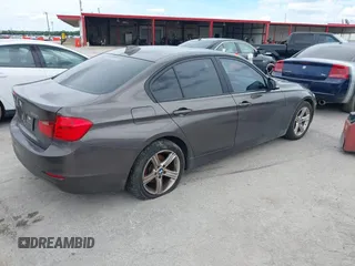 2013 BMW 3 Series 328i xDrive z VIN WBA3B3C58DF537652, wystawiony jako IAAI lot #42152597 z przebiegiem 132 091 mil mil oraz . Historia ofert i sprzedaży dostępna na DreamBid. Obrazek 4.