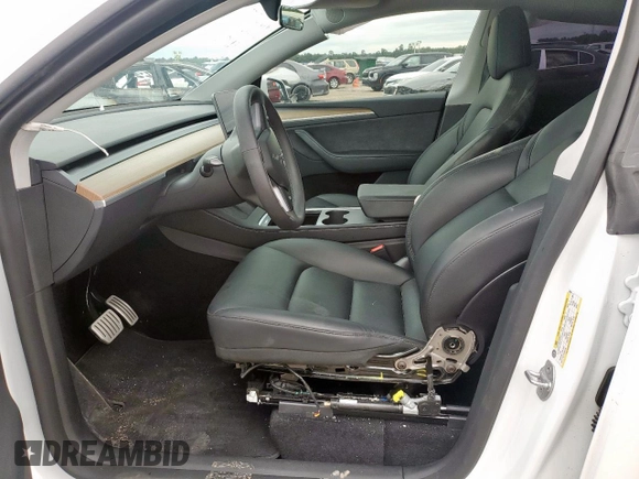 2024 Tesla Model Y Performance z VIN 7SAYGDEF0RA266605, wystawiony jako Copart lot #57820905 z przebiegiem Nie podano mil oraz Szkoda całkowita • Salvage title. Historia ofert i sprzedaży dostępna na DreamBid. Obrazek 7.