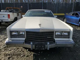 1985 Cadillac Eldorado z VIN 1G6EL5787FE663828, wystawiony jako Copart lot #47460755 z przebiegiem 91 853 mil mil oraz Tytuł czysty. Historia ofert i sprzedaży dostępna na DreamBid. Obrazek 5.