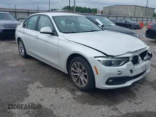 2018 BMW 3 Series 320i z VIN WBA8E1G53JNU90270, wystawiony jako IAAI lot #42183837 z przebiegiem 90 106 mil mil oraz . Historia ofert i sprzedaży dostępna na DreamBid. Obrazek 1.