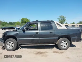 2004 Chevrolet Avalanche Z71 with VIN 3GNEK12T14G117298, listed as a IAAI auction lot 42600262 with 209,889 mi miles and . Bid and sale history available at DreamBid. Image 14.