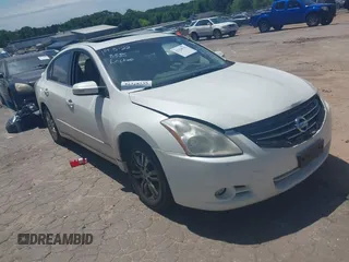 2012 Nissan Altima S z VIN 1N4AL2AP1CN555734, wystawiony jako IAAI lot #42328535 z przebiegiem 213 892 mil mil oraz . Historia ofert i sprzedaży dostępna na DreamBid. Obrazek 1.