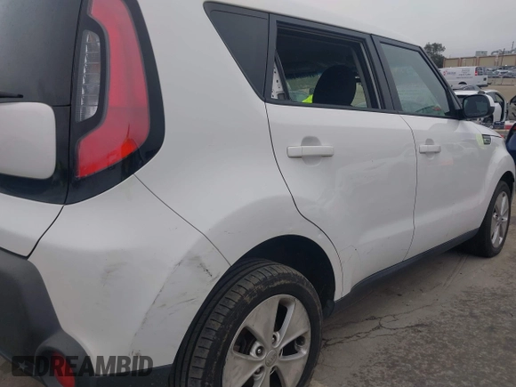 2015 Kia Soul with VIN KNDJN2A26F7207896, listed as a IAAI auction lot 41806999 with 122,235 mi miles. Bid and sale history available at carsss.com. Image 6.