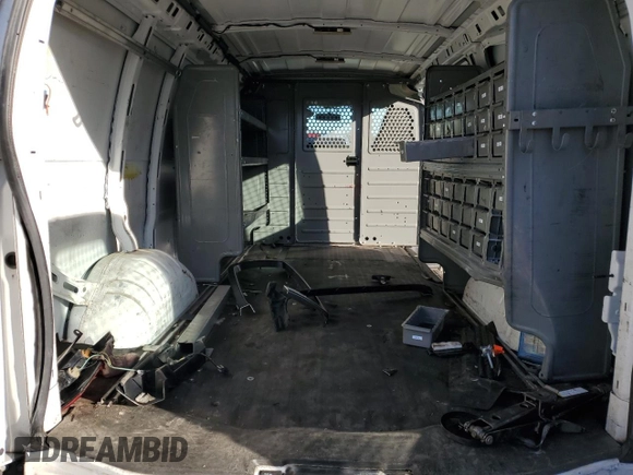 2019 GMC Savana Cargo z VIN 1GTW7AFGXK1348515, wystawiony jako Copart lot #43860155 z przebiegiem 202 157 mil mil oraz Szkody całkowita. Historia ofert i sprzedaży dostępna na DreamBid. Obrazek 10.