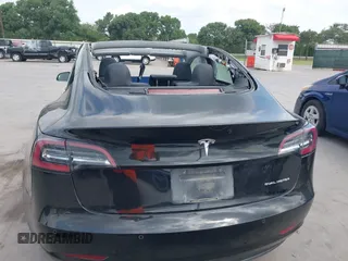 2018 Tesla Model 3 Long Range Battery z VIN 5YJ3E1EB3JF178812, wystawiony jako IAAI lot #42124838 z przebiegiem 124 229 mil mil oraz . Historia ofert i sprzedaży dostępna na DreamBid. Obrazek 17.