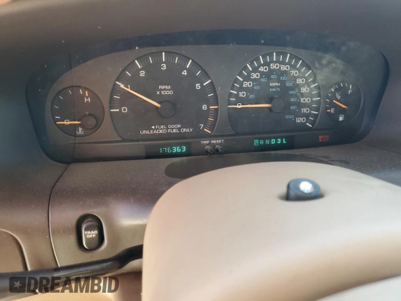 1998 Chrysler Town & Country LXi with VIN 1C4GP64LXWB644491, listed as a Copart auction lot 81560064 with 176,363 mi miles and Clean Title. Bid and sale history available at carsss.com. Image 9.