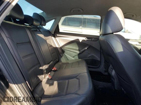 2015 Volkswagen Passat Limited Edition Edition z VIN 1VWAT7A30FC116848, wystawiony jako Copart lot #55168395 z przebiegiem 177 096 mil mil oraz Czysty tytuł • Clean title. Historia ofert i sprzedaży dostępna na DreamBid. Obrazek 10.