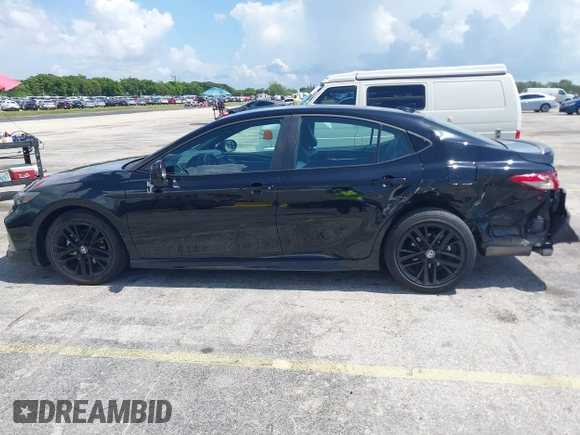 2025 Toyota Camry LE z VIN 4T1DAACK0SU024677, wystawiony jako IAAI lot #42468532 z przebiegiem 21 937 mil mil oraz . Historia ofert i sprzedaży dostępna na DreamBid. Obrazek 14.