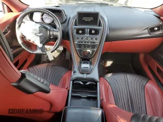 2018 Aston Martin DB11 z VIN SCFRMFAV8JGL03322, wystawiony jako Copart lot #86810004 z przebiegiem Nie podano mil oraz Szkody całkowita. Historia ofert i sprzedaży dostępna na DreamBid. Obrazek 8.
