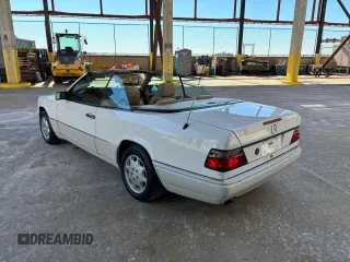 1995 Mercedes-Benz E Class with VIN WDBEA66EXSC280860, listed as a Copart auction lot 46739115 with 97,007 mi miles and Clean Title. Bid and sale history available at carsss.com. Image 3.