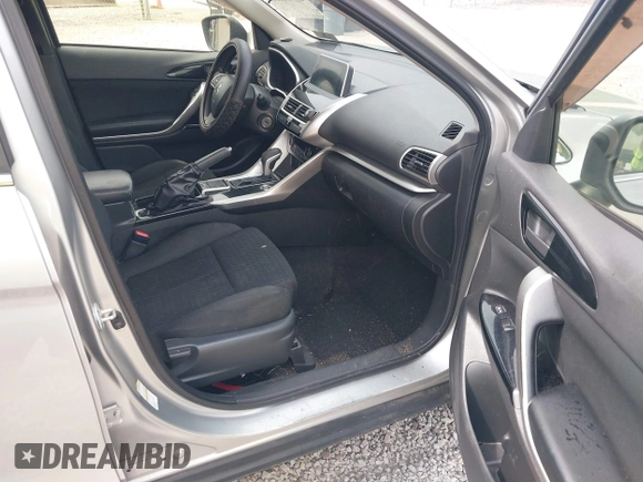 2019 Mitsubishi Eclipse Cross LE z VIN JA4AT4AA0KZ030487, wystawiony jako IAAI lot #42504055 z przebiegiem 93 412 mil mil oraz . Historia ofert i sprzedaży dostępna na DreamBid. Obrazek 5.