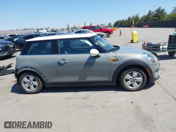 2018 MINI Hardtop Cooper with VIN WMWXP5C55J2H29048, listed as a IAAI auction lot 42315130 with 9,352 mi miles and . Bid and sale history available at DreamBid. Image 14.