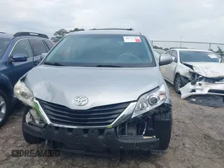 2013 Toyota Sienna LE AAS with VIN 5TDKK3DC5DS367505, listed as a IAAI auction lot 40373684 with 102,521 mi miles. Bid and sale history available at carsss.com. Image 13.